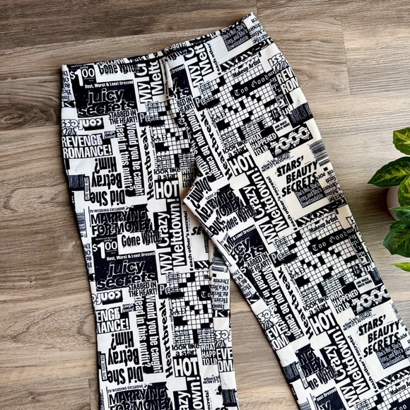 UO Urban Outfitters Newspaper Print Flare Black & White Pants | Retro Y2K Size M - Picture 3 of 11
